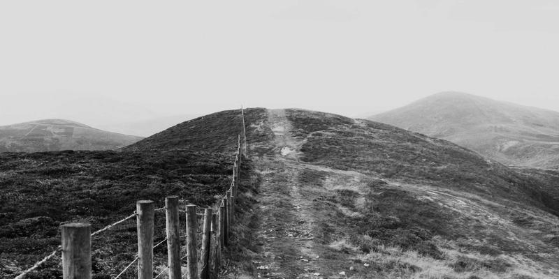 赛博朋克美学如何重塑线上社区：以V分吧为例看兴趣社区的文化与互动礼仪